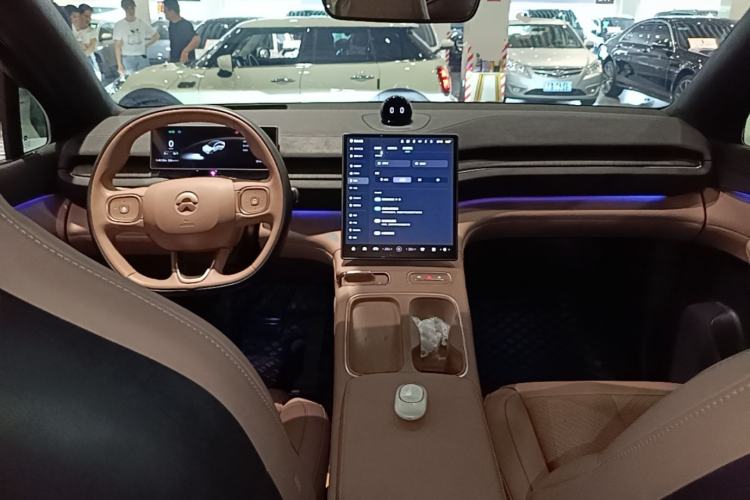 Used Nio EC6 2024 75 kWh Center Console