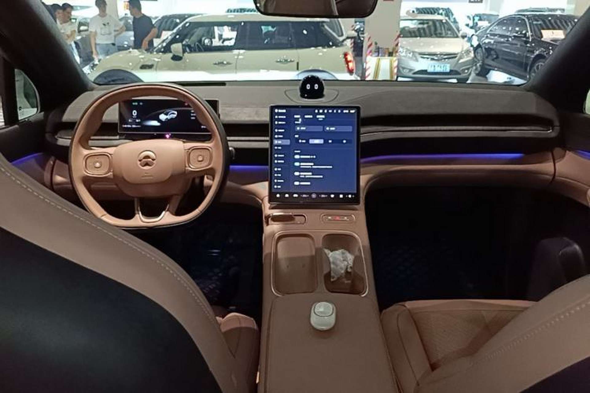 Used Nio EC6 2024 75 kWh Center Console
