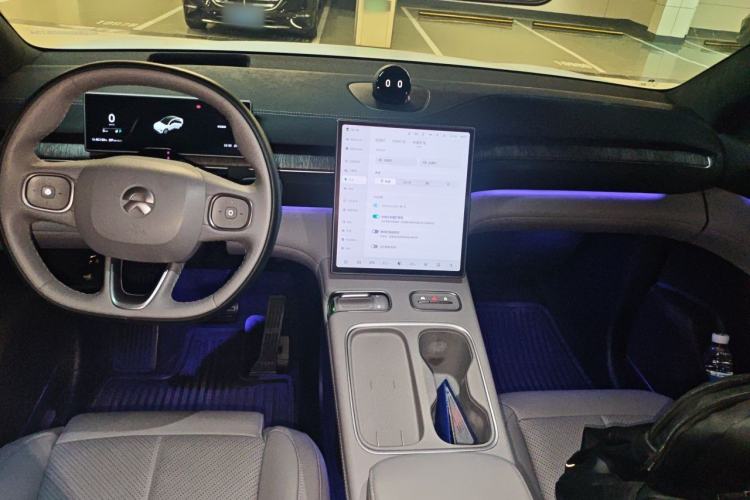 Used Nio EC6 2024 75 kWh Center Console