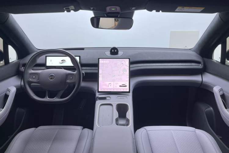 Used Nio EC6 2024 75 kWh Center Console