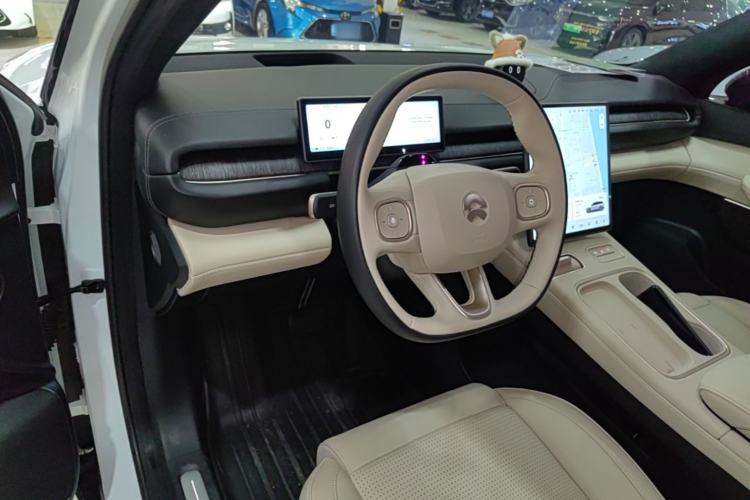 Used Nio EC6 2024 100 kWh Center Console