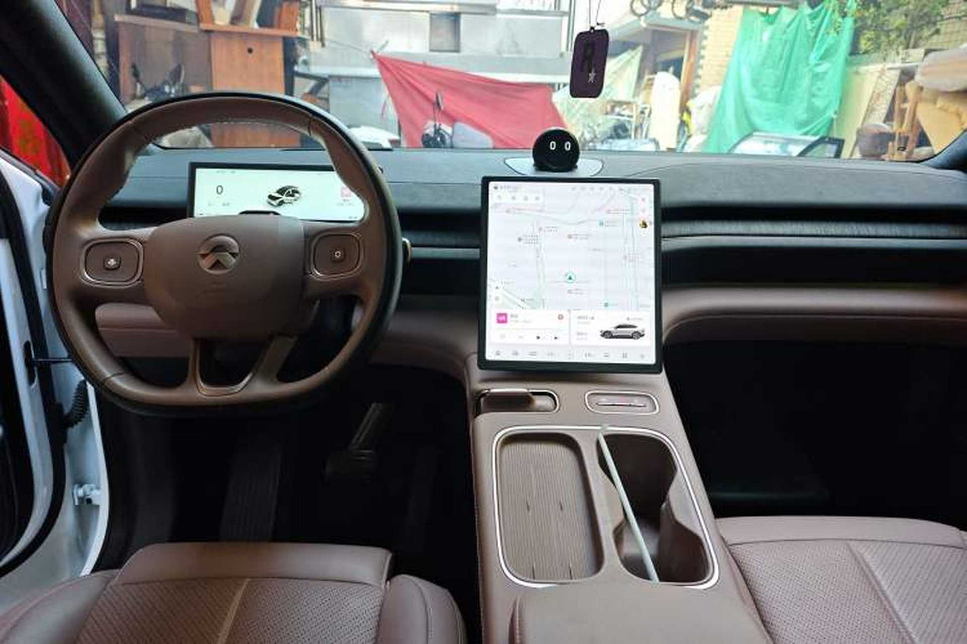 Used Nio EC6 2024 75 kWh Center Console
