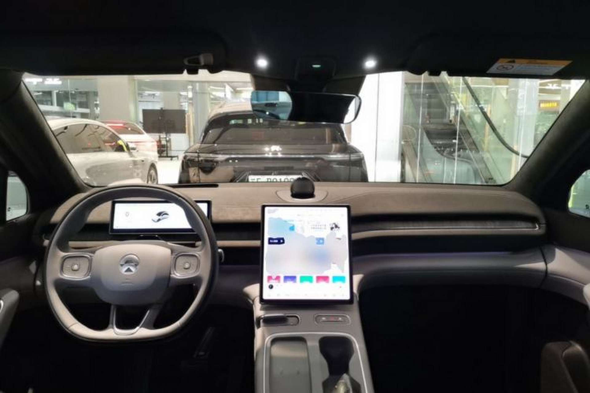 Used Nio EC6 2024 75 kWh Center Console