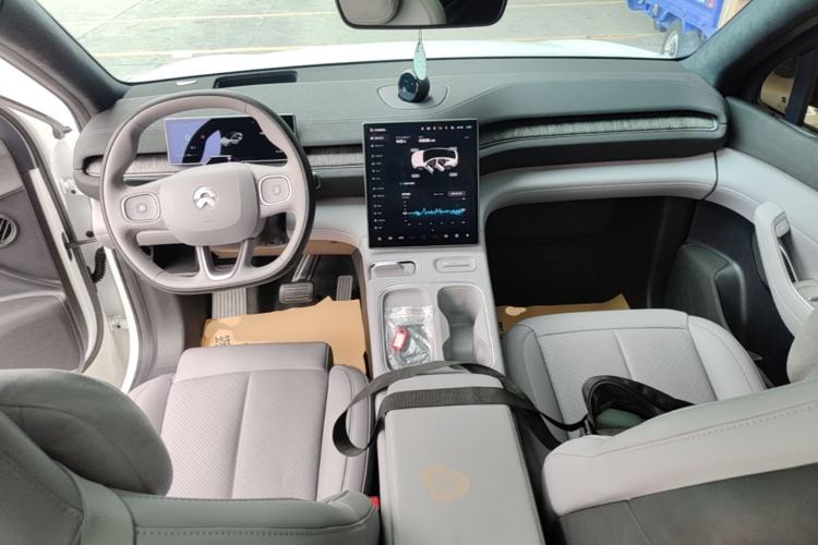Used Nio EC6 2024 75 kWh Center Console