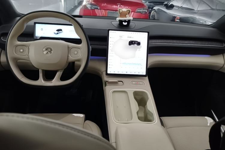 Used Nio EC6 2024 100 kWh Center Console