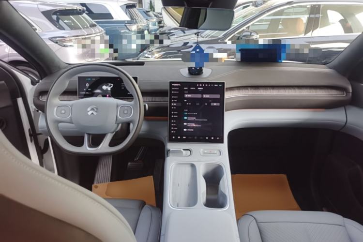 Used Nio EC6 2024 75 kWh Center Console