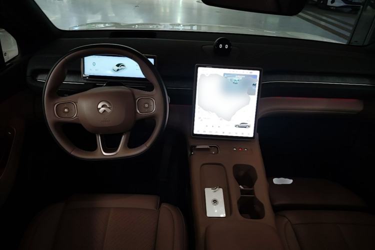 Used Nio EC6 2024 75 kWh Center Console