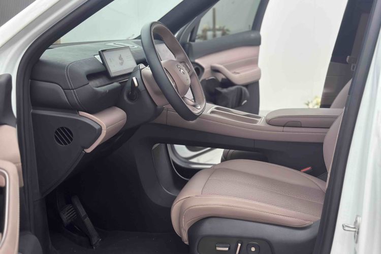 Used Nio EC6 2024 75 kWh Driver Seat