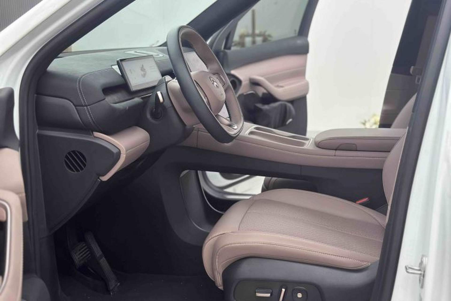 Used Nio EC6 2024 75 kWh Driver Seat