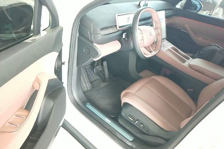 Used Nio EC6 2024 75 kWh Driver Seat