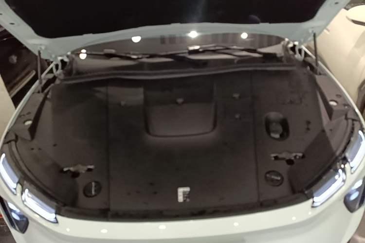 Used Nio EC6 2024 75 kWh Engine Bay