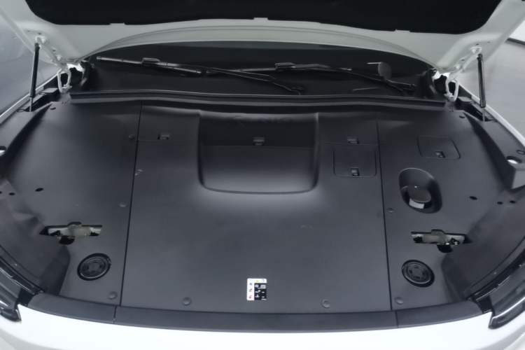 Used Nio EC6 2024 75 kWh Engine Bay