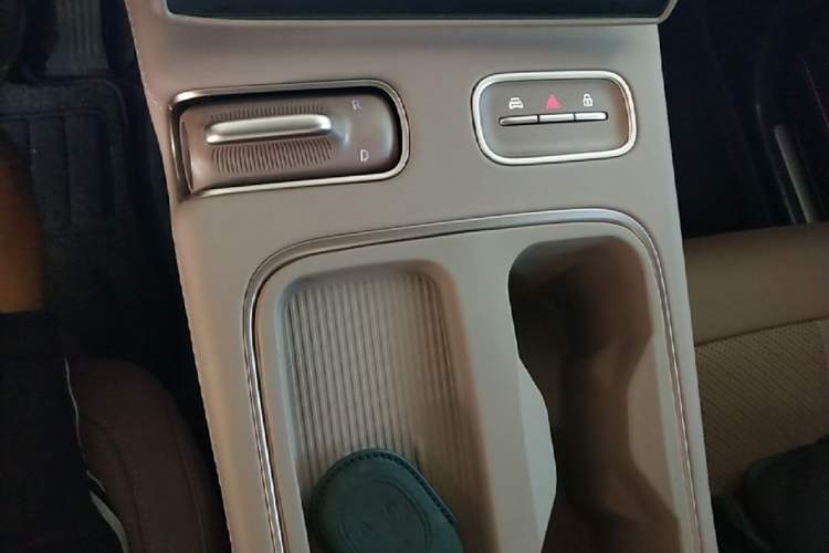 Used Nio EC6 2024 75 kWh Gear Lever