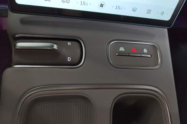 Used Nio EC6 2024 75 kWh Gear Lever