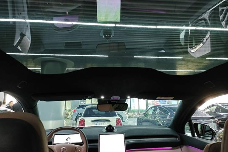 Used Nio EC6 2024 75 kWh Headliner