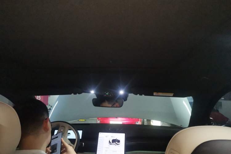 Used Nio EC6 2024 75 kWh Headliner