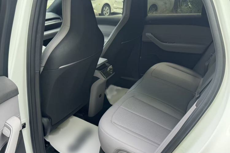 Used Nio EC6 2024 75 kWh Interior 5