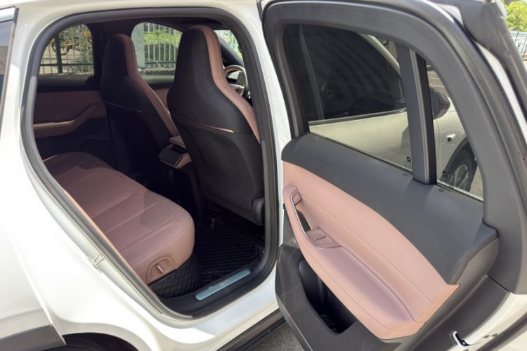 Used Nio EC6 2024 75 kWh Interior 5