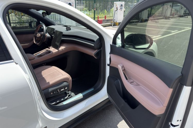 Used Nio EC6 2024 75 kWh Interior 6