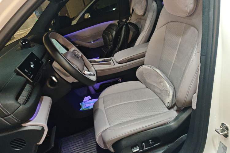 Used Nio EC6 2024 75 kWh Left Front Seat