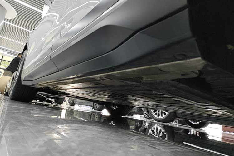 Used Nio EC6 2024 75 kWh Left Side Sill