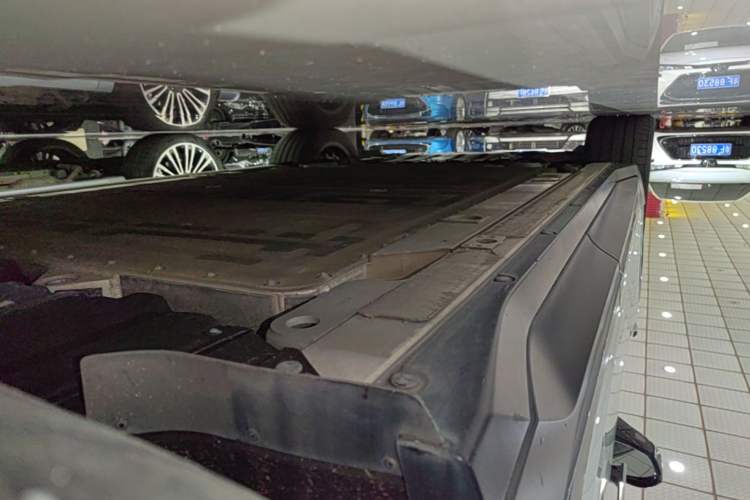 Used Nio EC6 2024 100 kWh Left Side Sill