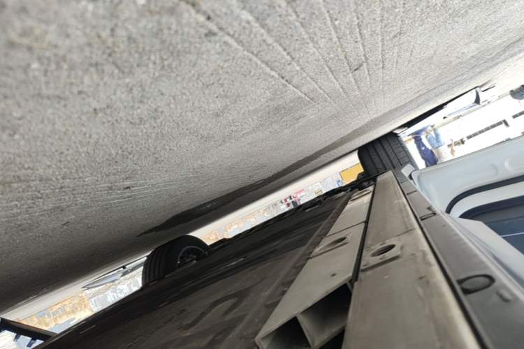 Used Nio EC6 2024 75 kWh Left Side Sill