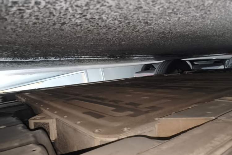 Used Nio EC6 2024 100 kWh Left Side Sill