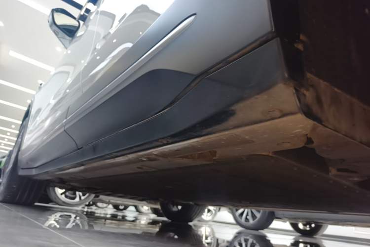 Used Nio EC6 2024 75 kWh Left Side Sill