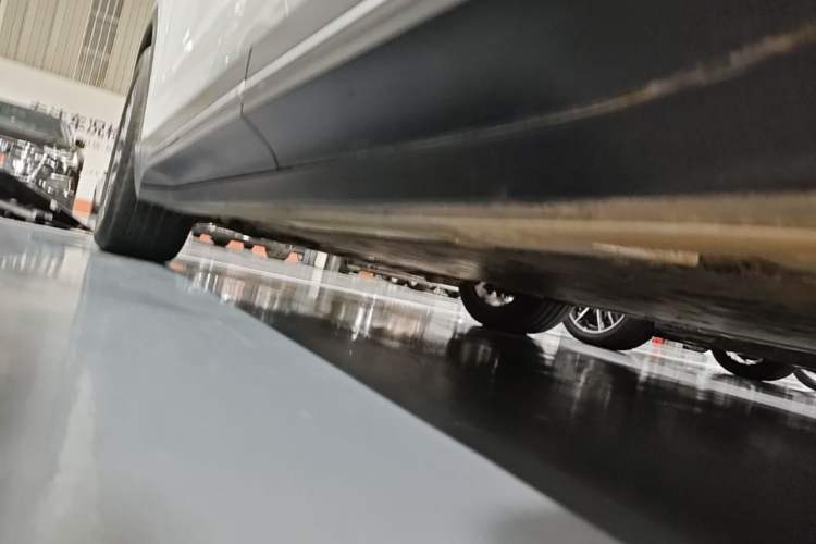 Used Nio EC6 2024 75 kWh Left Side Sill