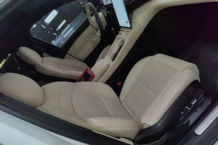 Used Nio EC6 2024 100 kWh Right Front Seat