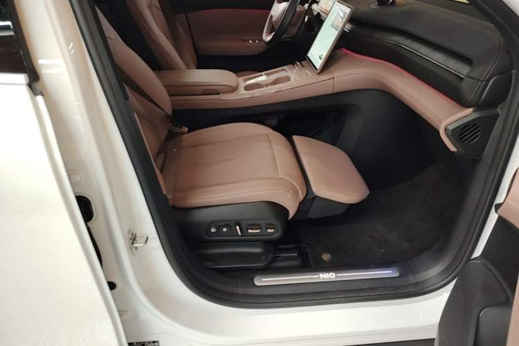 Used Nio EC6 2024 75 kWh Right Front Seat
