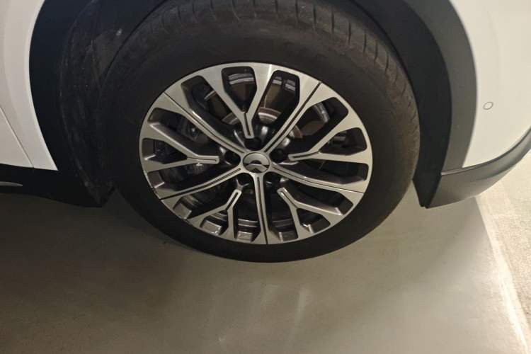 Used Nio EC6 2024 75 kWh Right Front Wheel Hub