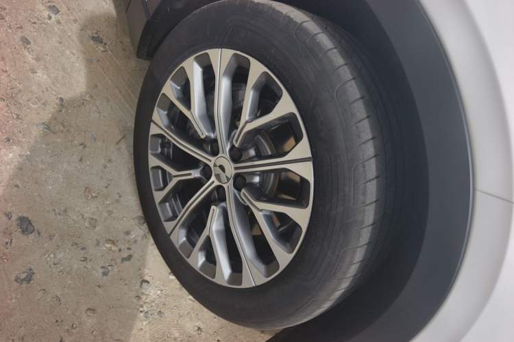 Used Nio EC6 2024 75 kWh Right Front Wheel Hub