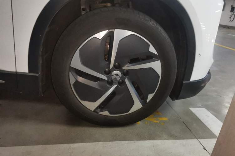 Used Nio EC6 2024 75 kWh Right Front Wheel Hub