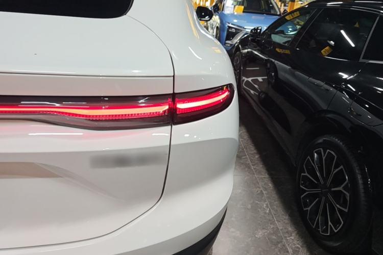 Used Nio EC6 2024 75 kWh Right Rear Taillight