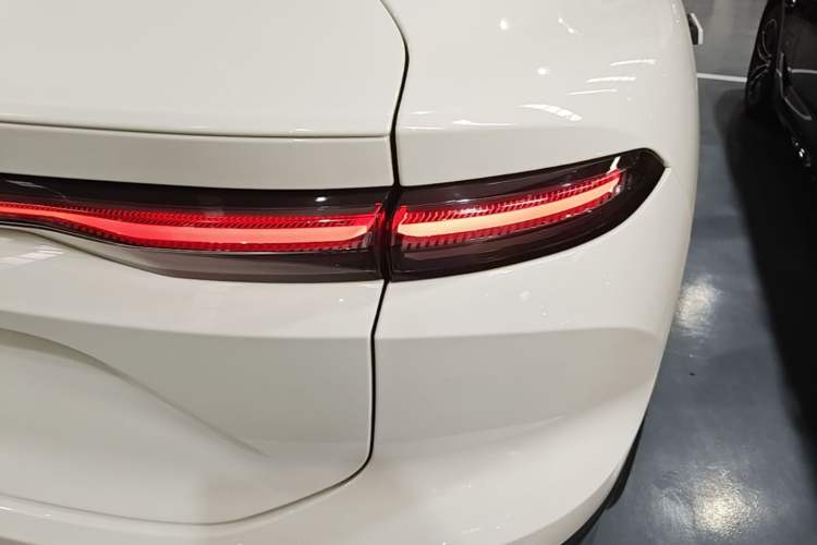 Used Nio EC6 2024 75 kWh Right Rear Taillight