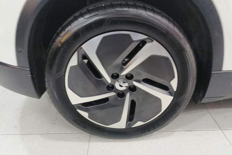 Used Nio EC6 2024 75 kWh Right Rear Wheel Hub