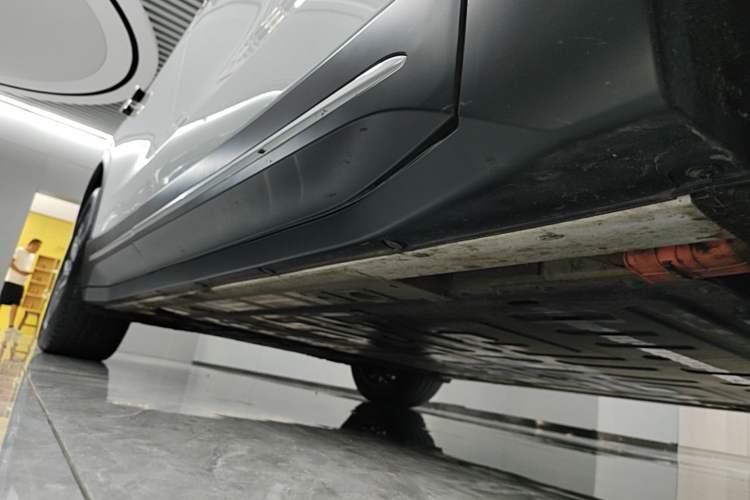 Used Nio EC6 2024 75 kWh Right Side Sill