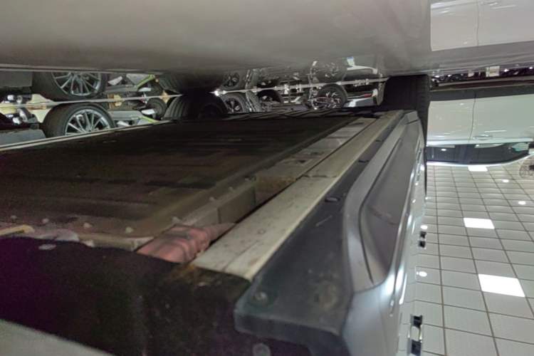 Used Nio EC6 2024 100 kWh Right Side Sill