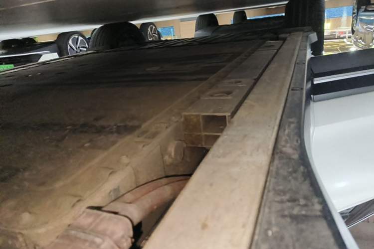Used Nio EC6 2024 75 kWh Right Side Sill