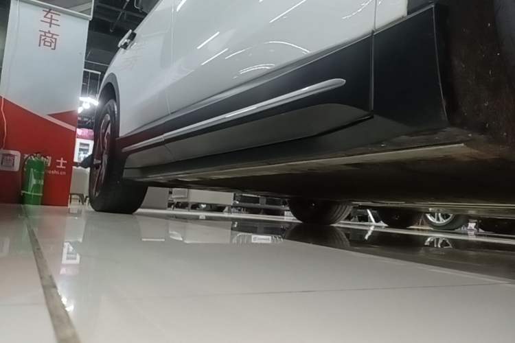Used Nio EC6 2024 75 kWh Right Side Sill