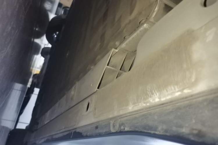 Used Nio EC6 2024 75 kWh Right Side Sill