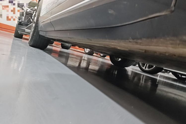 Used Nio EC6 2024 75 kWh Right Side Sill