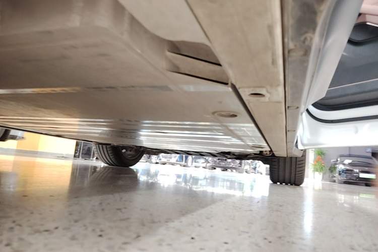 Used Nio EC6 2024 75 kWh Right Side Sill