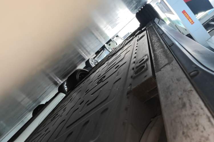 Used Nio EC6 2024 75 kWh Right Side Sill