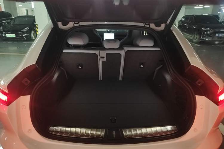 Used Nio EC6 2024 75 kWh Trunk