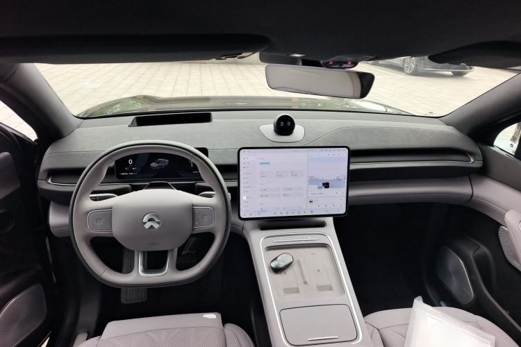 Used Nio EC6 2025 75 kWh Center Console