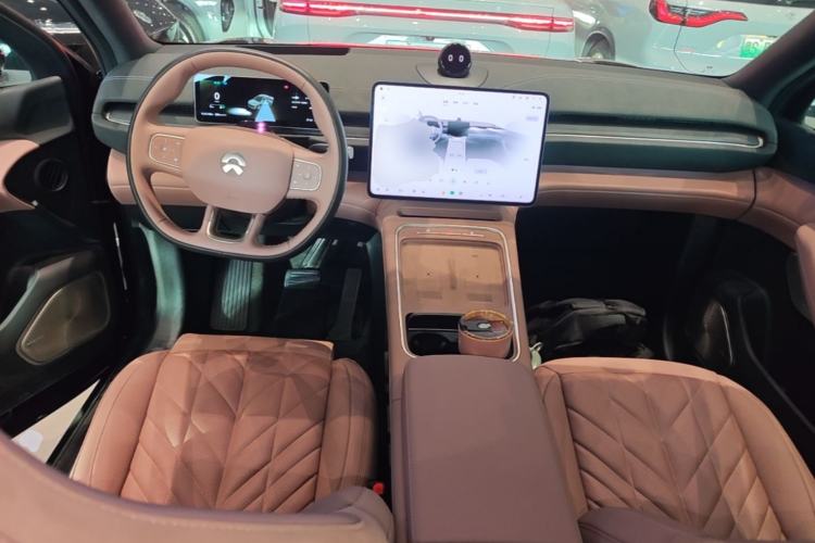 Used Nio EC6 2025 75 kWh Center Console