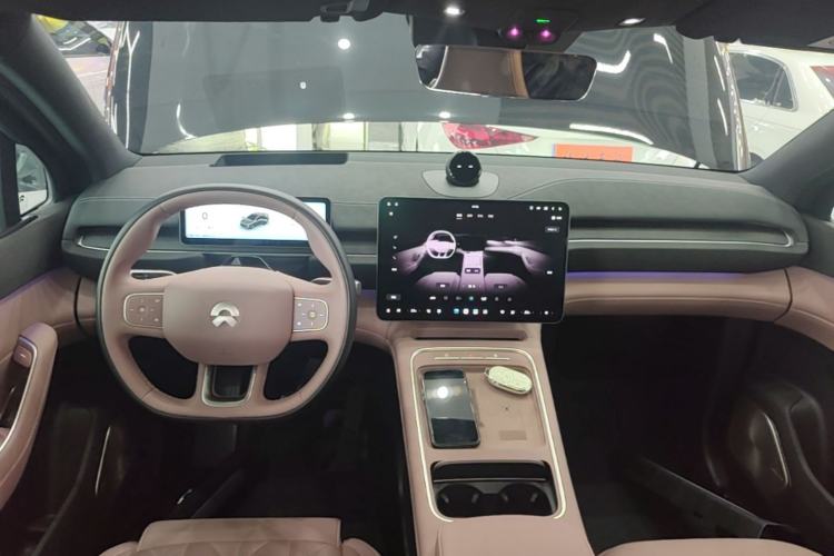 Used Nio EC6 2025 75 kWh Center Console
